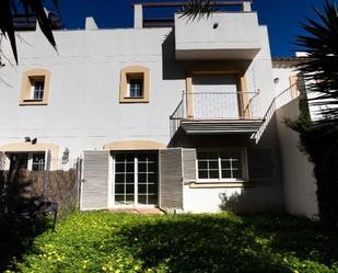 Vista exterior de Casa adosada en venda en Marbella amb Aire condicionat i Terrassa