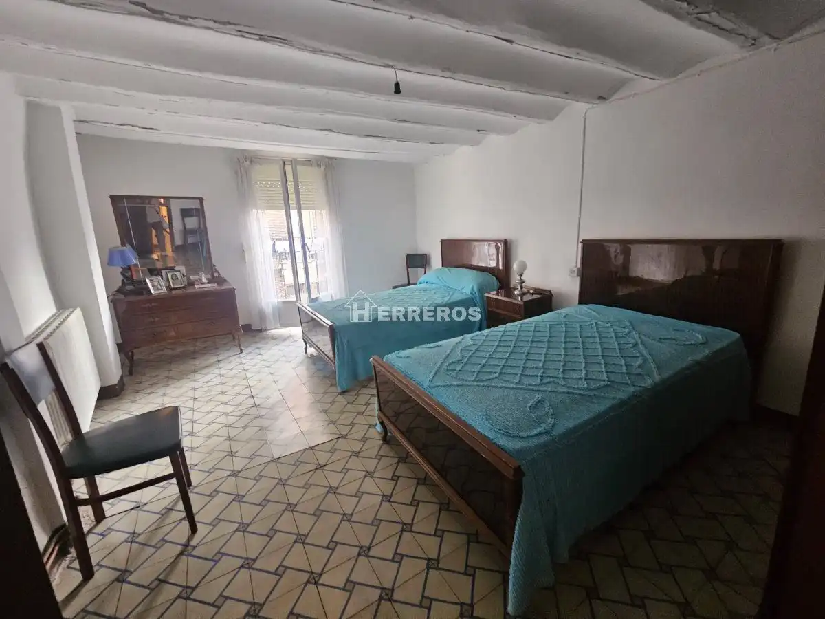Casa amb terrassa en venda a lorenzo iñiguez, imagen 12
