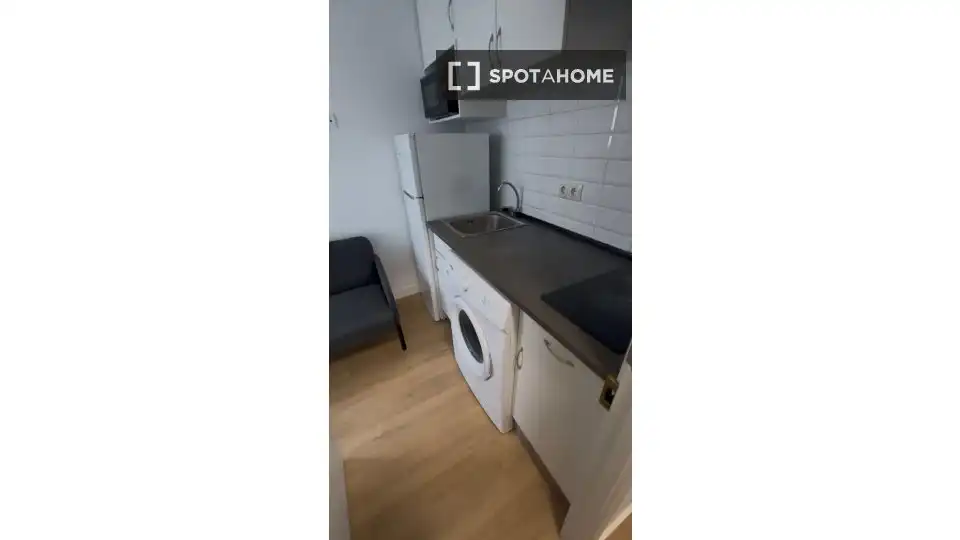 Vista exterior de Piso de alquiler en  Madrid Capital con Aire acondicionado, Calefacción y Amueblado