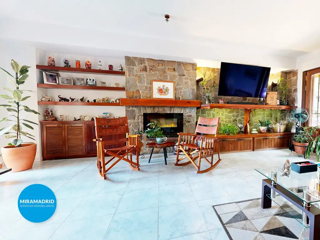 Sala d'estar de Casa adosada en venda en Altos de Jarama