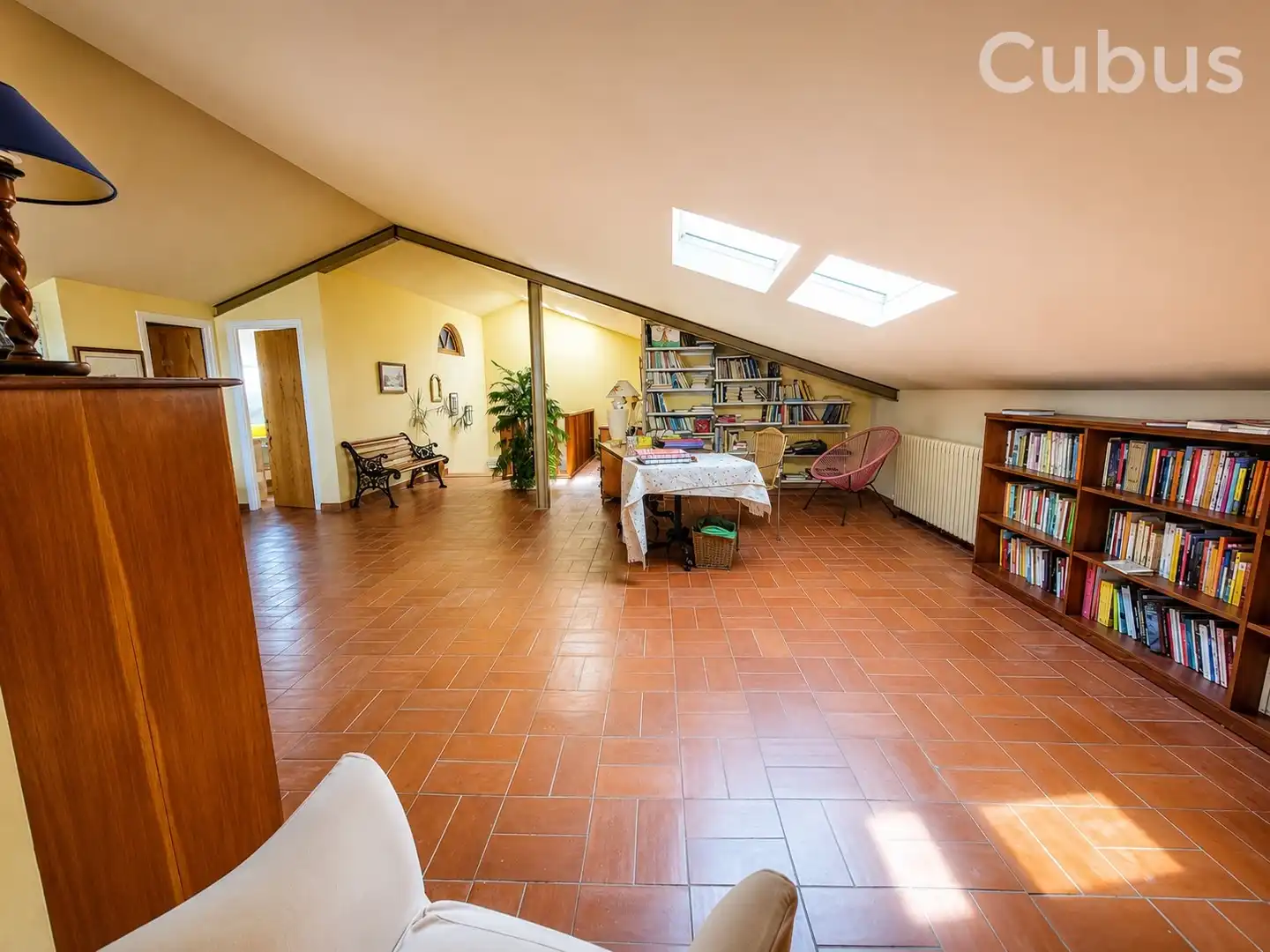 Sala d'estar de Casa o xalet en venda en Olot amb Calefacció, Terrassa i Balcó