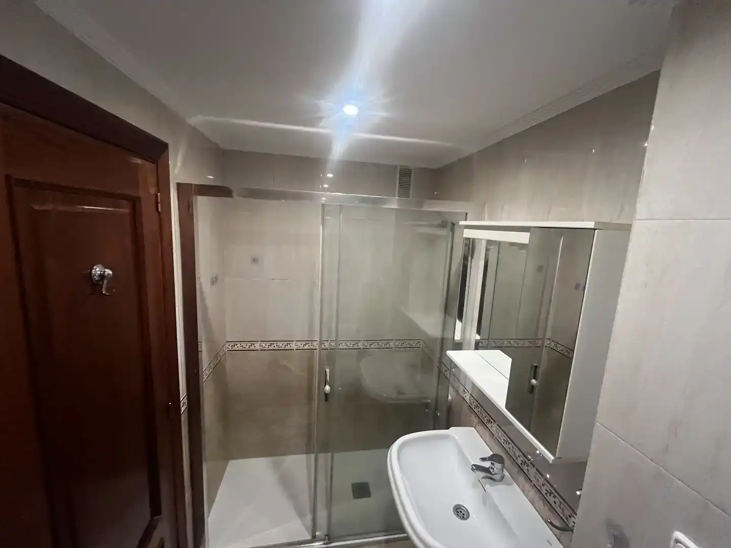 Badezimmer von Wohnung zur Miete in Vallobín - La Florida