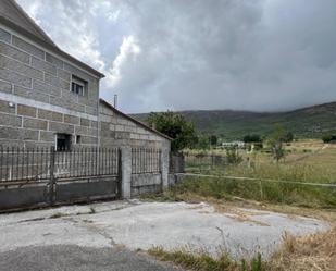 Vista exterior de Casa o xalet en venda en Cualedro amb Calefacció, Jardí privat i Traster