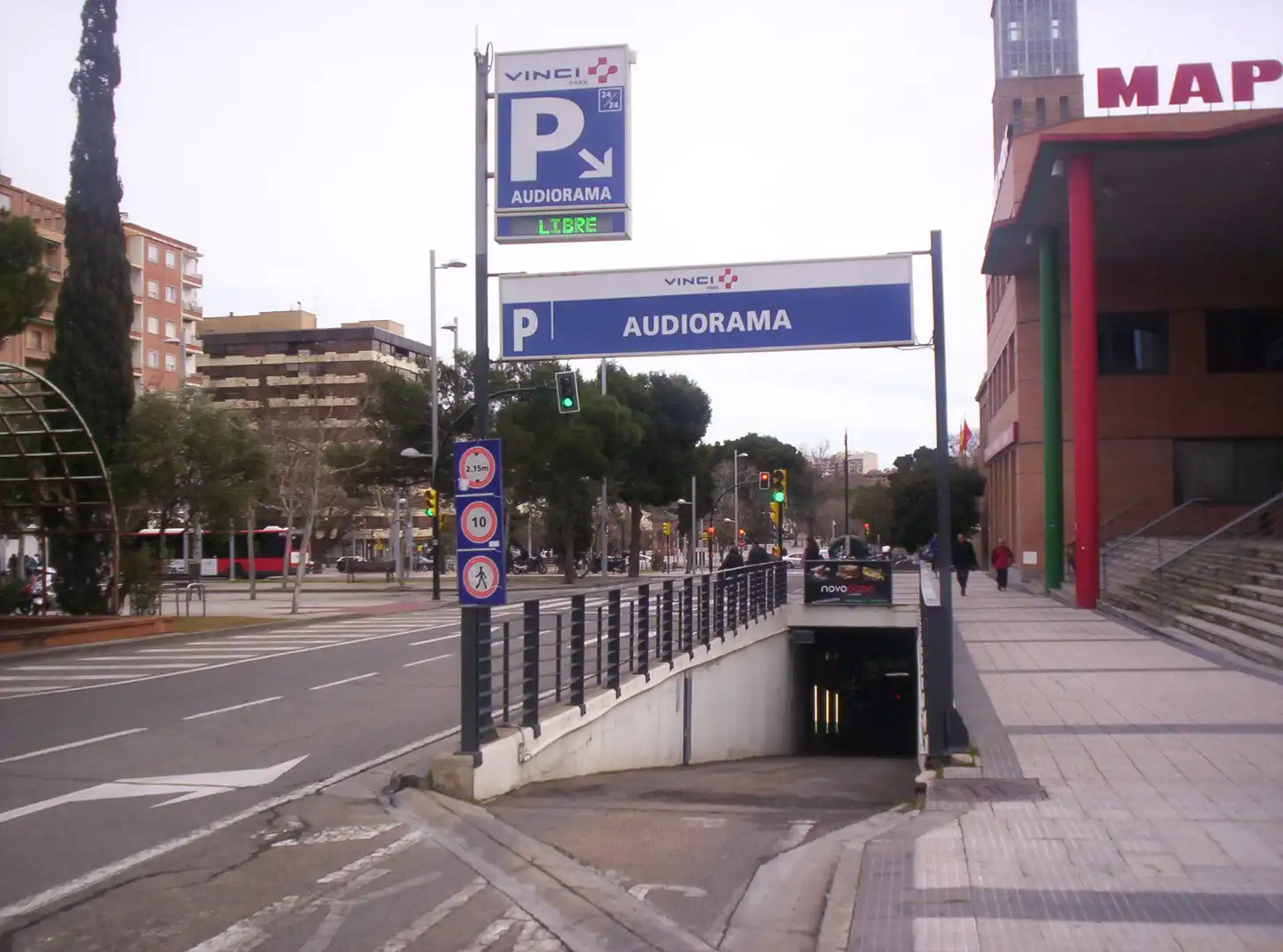 Individuel avec ascenseur à louer à Plaza del Emperador Carlos 108, imagen 2