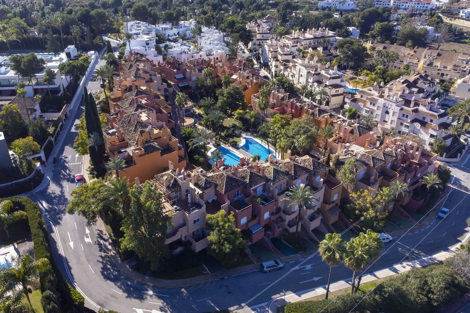 Vista exterior de Casa adosada en venda en Marbella amb Terrassa, Traster i Moblat