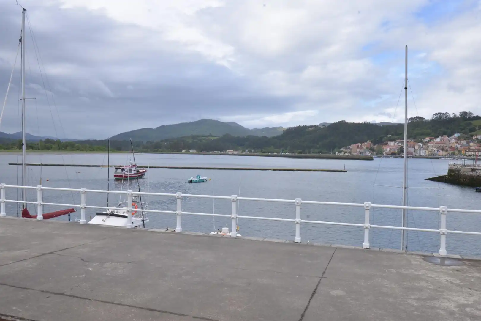 Vista exterior de Casa o chalet en venta en Soto del Barco con Calefacción, Terraza y Balcón