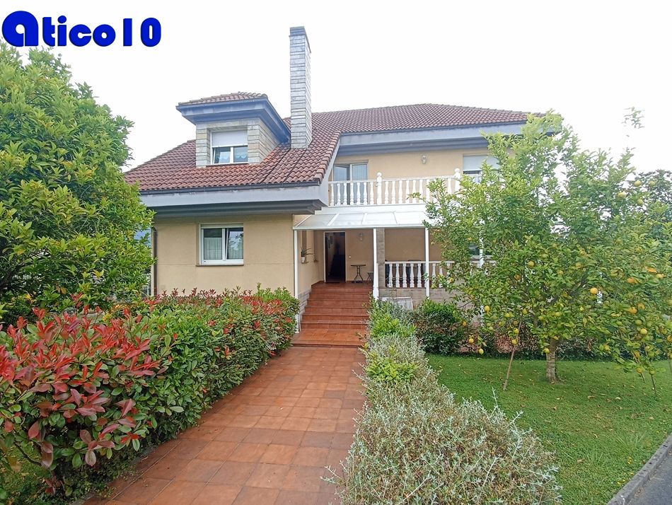Exterior view of House or chalet for sale in Oviedo   with Heating, Parquet flooring and Storage room