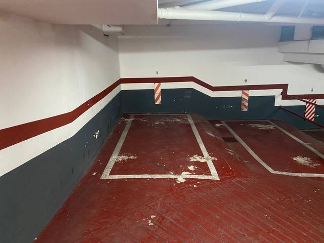 Garaje en Venta en Rossello en El Camp de l'Arpa del Clot