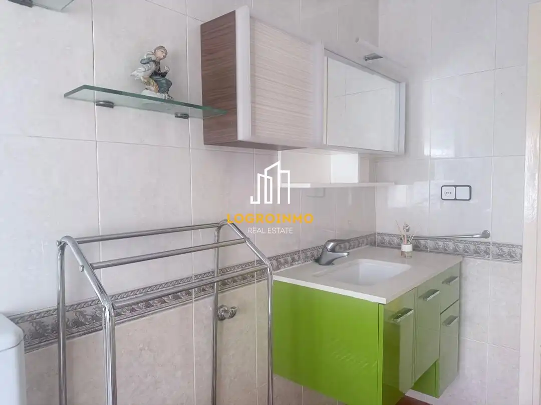Bathroom of Flat for sale in  Logroño  with Heating, Parquet flooring and Terrace