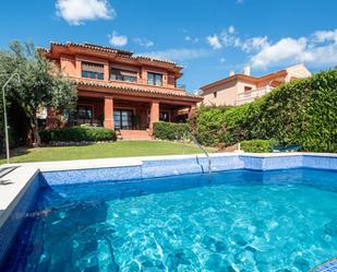 Jardí de Casa o xalet en venda en Marbella amb Aire condicionat, Terrassa i Piscina