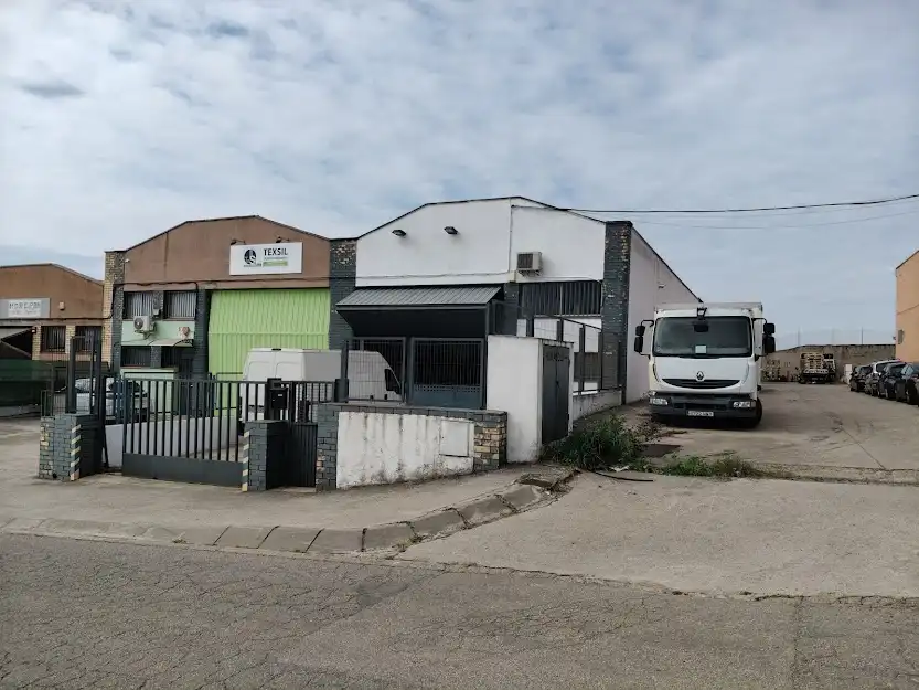 Vista exterior de Nau industrial en venda en Polinyà amb Calefacció