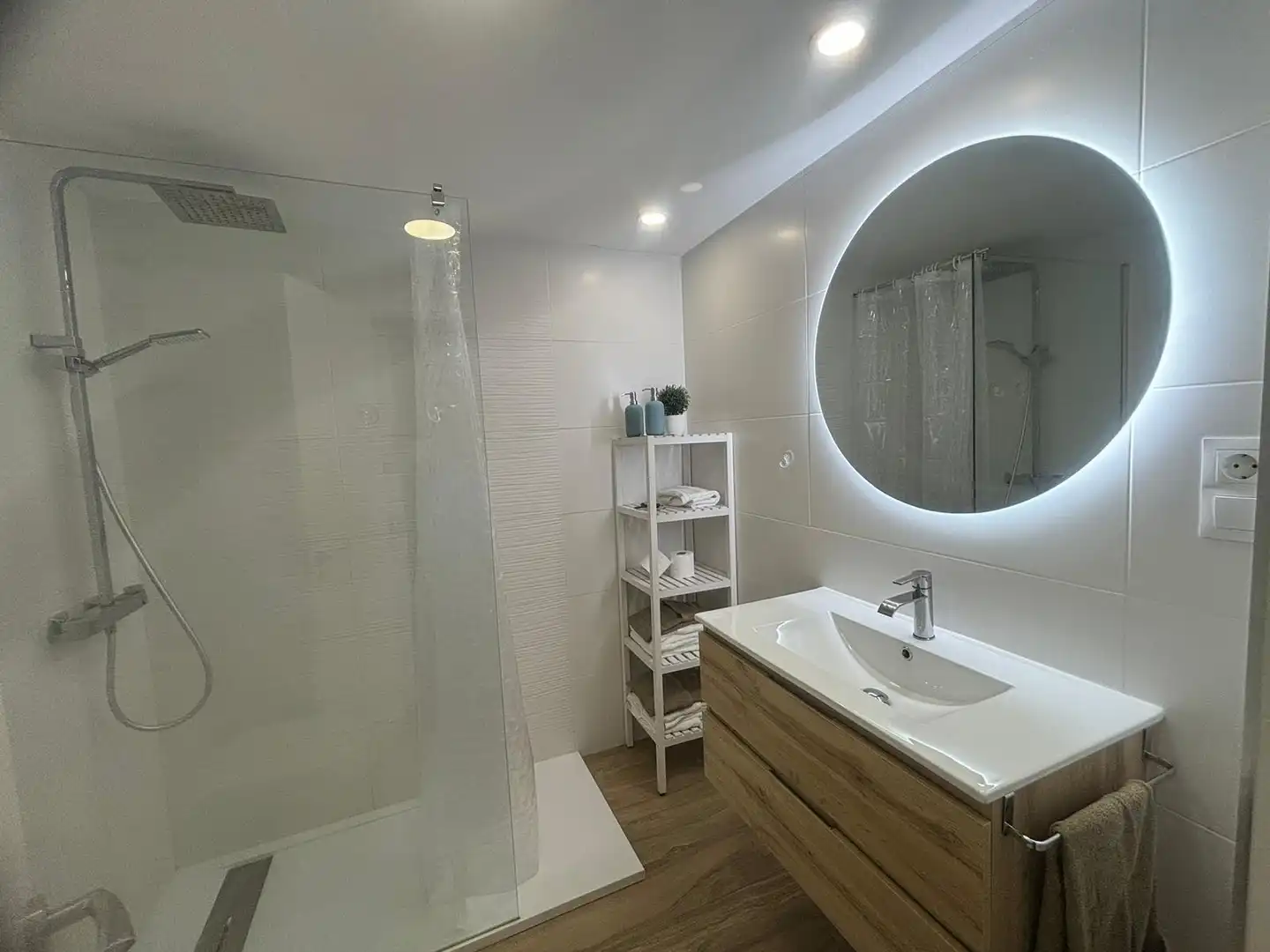 Bany de Apartament en venda en Benalmádena amb Aire condicionat, Jardí privat i Terrassa