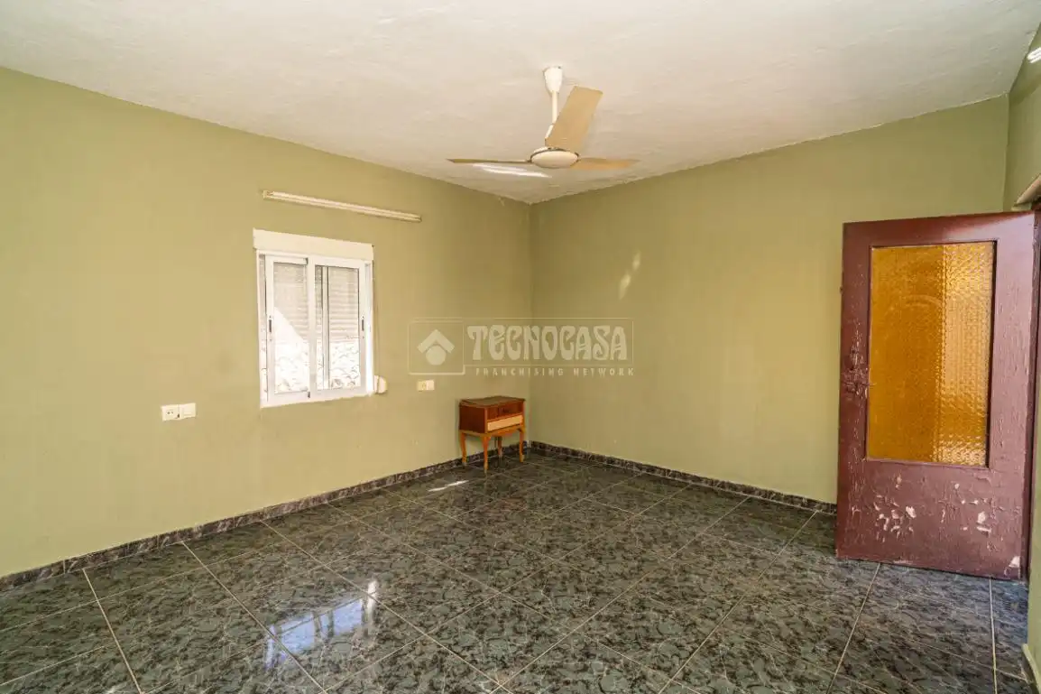 Dormitori de Casa adosada en venda en Linares amb Aire condicionat i Terrassa