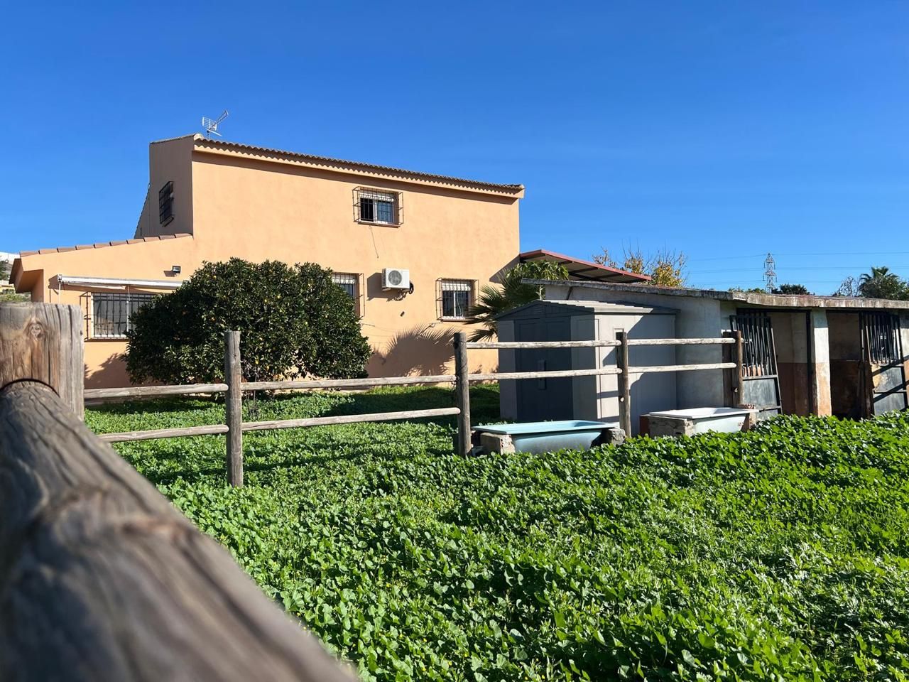 Exterior view of Country house for sale in Alhaurín de la Torre  with Terrace, Storage room and Alarm
