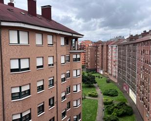 Vista exterior de Pis en venda en Avilés amb Calefacció i Jardí privat