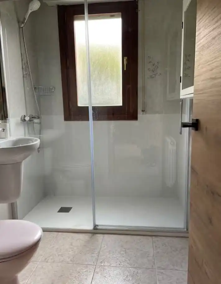 Baño de Piso de alquiler en Noja con Calefacción, Terraza y Balcón