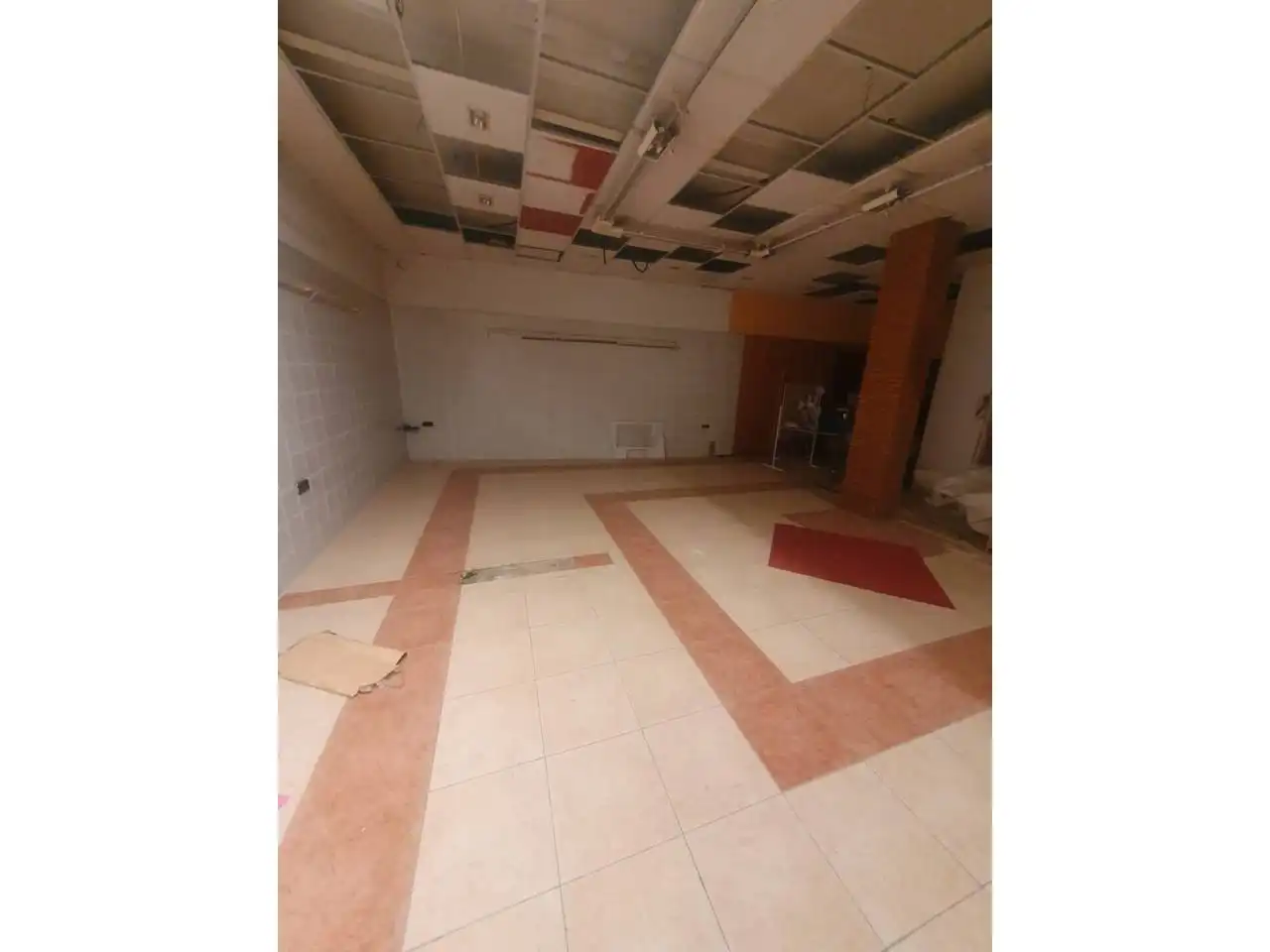 Local comercial en venda a Úbeda, imagen 2