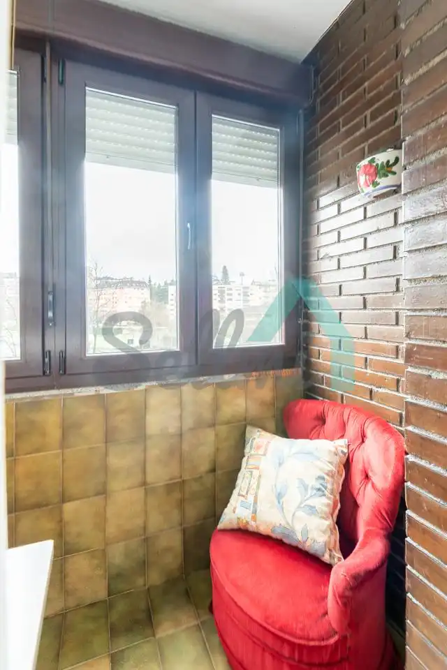 Dormitori de Pis de lloguer en Oviedo  amb Calefacció, Parquet i Terrassa