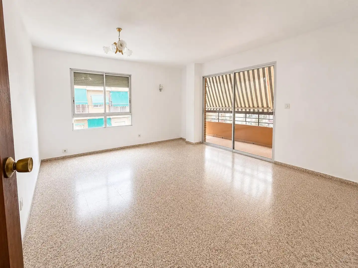 Sala d'estar de Pis en venda en Alicante / Alacant amb Balcó
