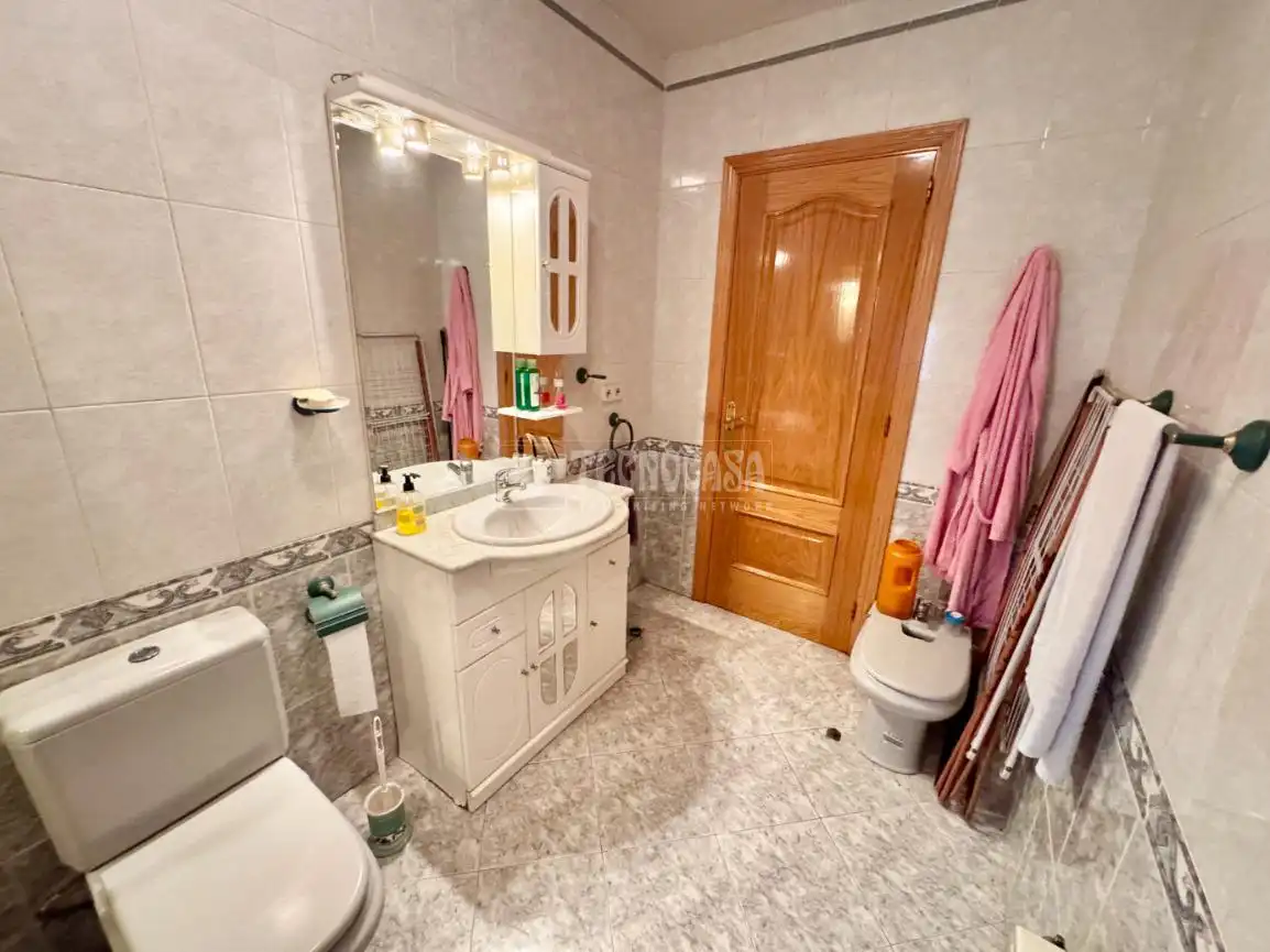 Badezimmer von Haus oder Chalet zum Verkauf in Valdeavero mit Heizung und Schwimmbad