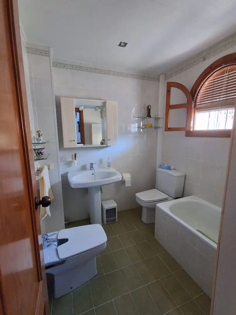 Badezimmer von Haus oder Chalet zum Verkauf in Loja mit Heizung, Privatgarten und Terrasse