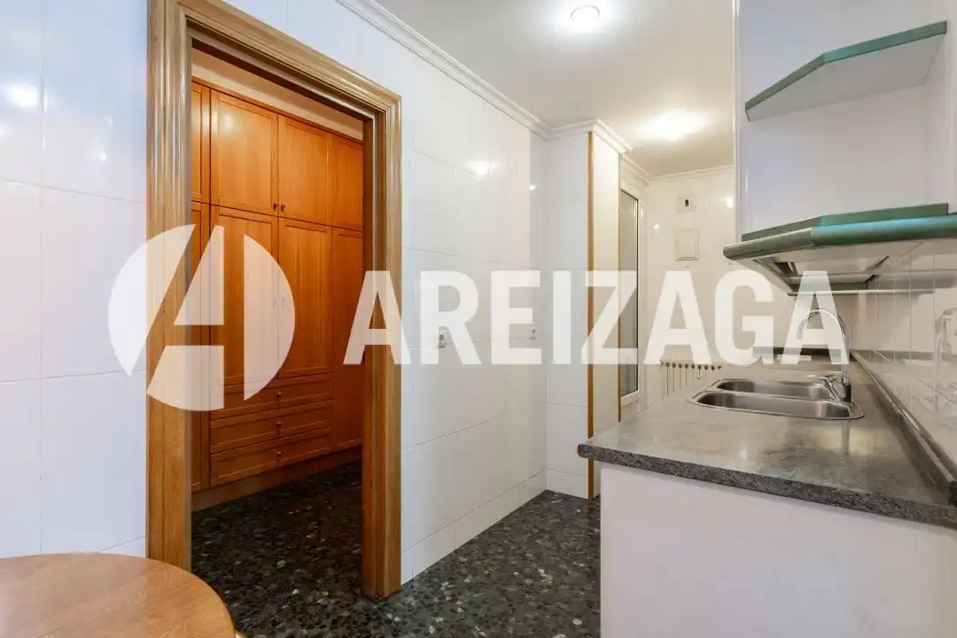 Dormitori de Pis en venda en Donostia - San Sebastián  amb Aire condicionat, Calefacció i Terrassa