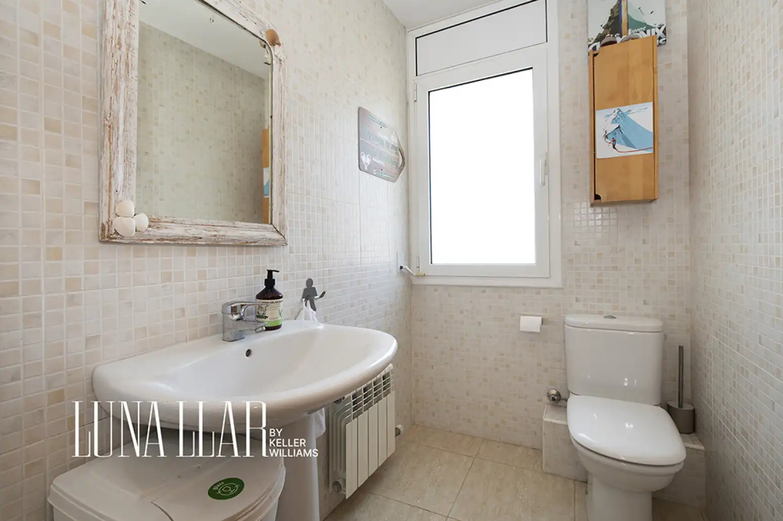 Badezimmer von Wohnung zum Verkauf in Castelldefels mit Klimaanlage, Heizung und Parkett
