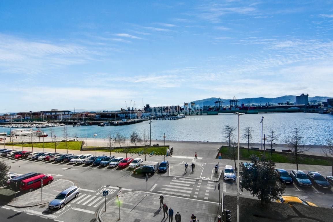 Vista exterior de Pis en venda en Santander
