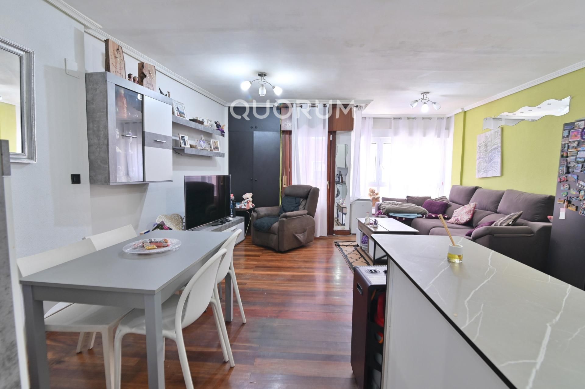 Sala d'estar de Pis en venda en Bilbao  amb Terrassa