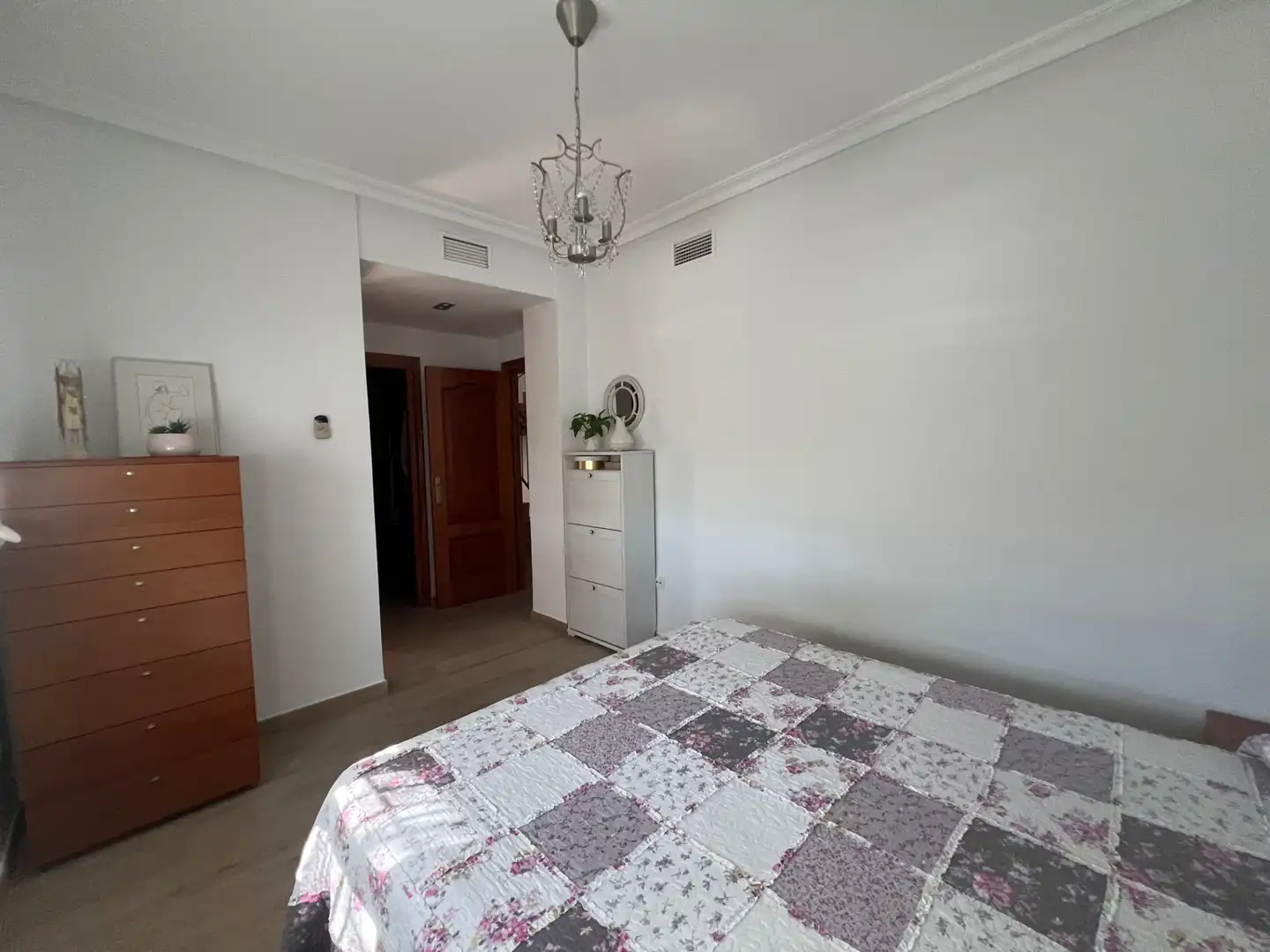 Dormitori de Casa adosada en venda en Espartinas amb Aire condicionat, Calefacció i Jardí privat