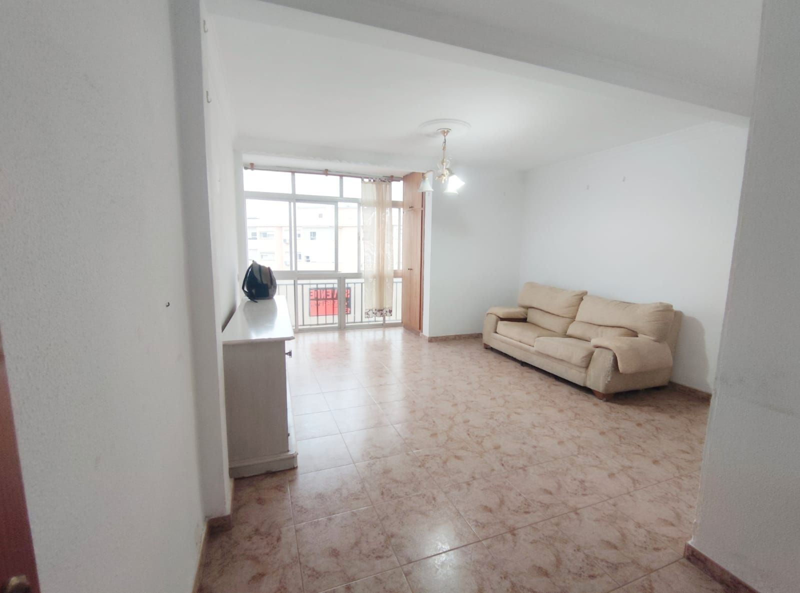 Living room of Flat for sale in Estepona  with Oven and Microwave