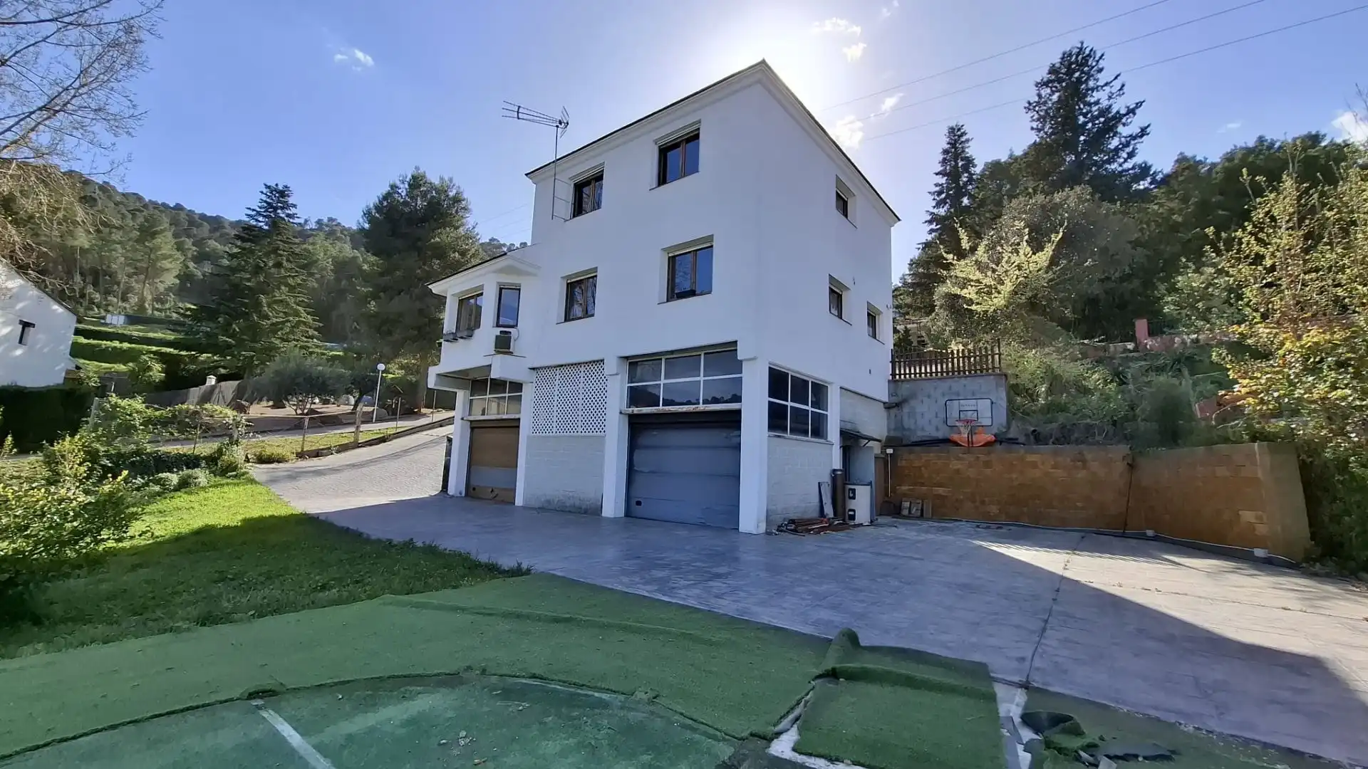 Vista exterior de Casa o chalet en venta en Vallirana con Calefacción y Trastero