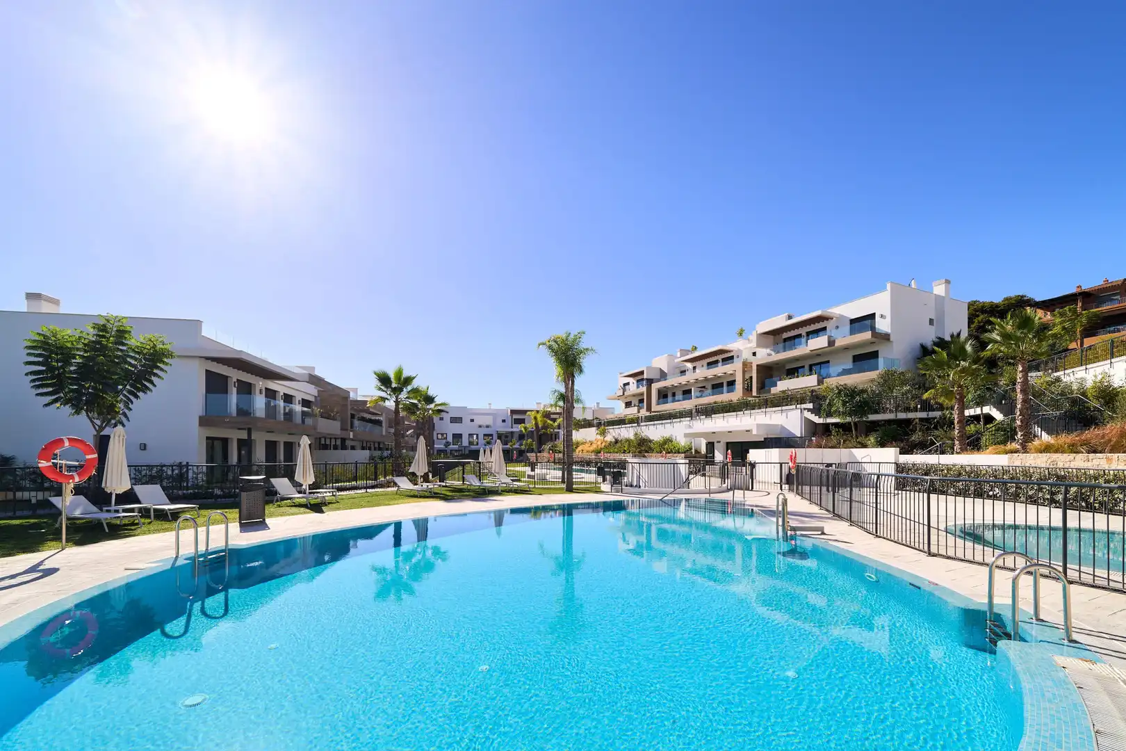 Piscina de Planta baja en venta en Estepona con Aire acondicionado, Jardín privado y Terraza