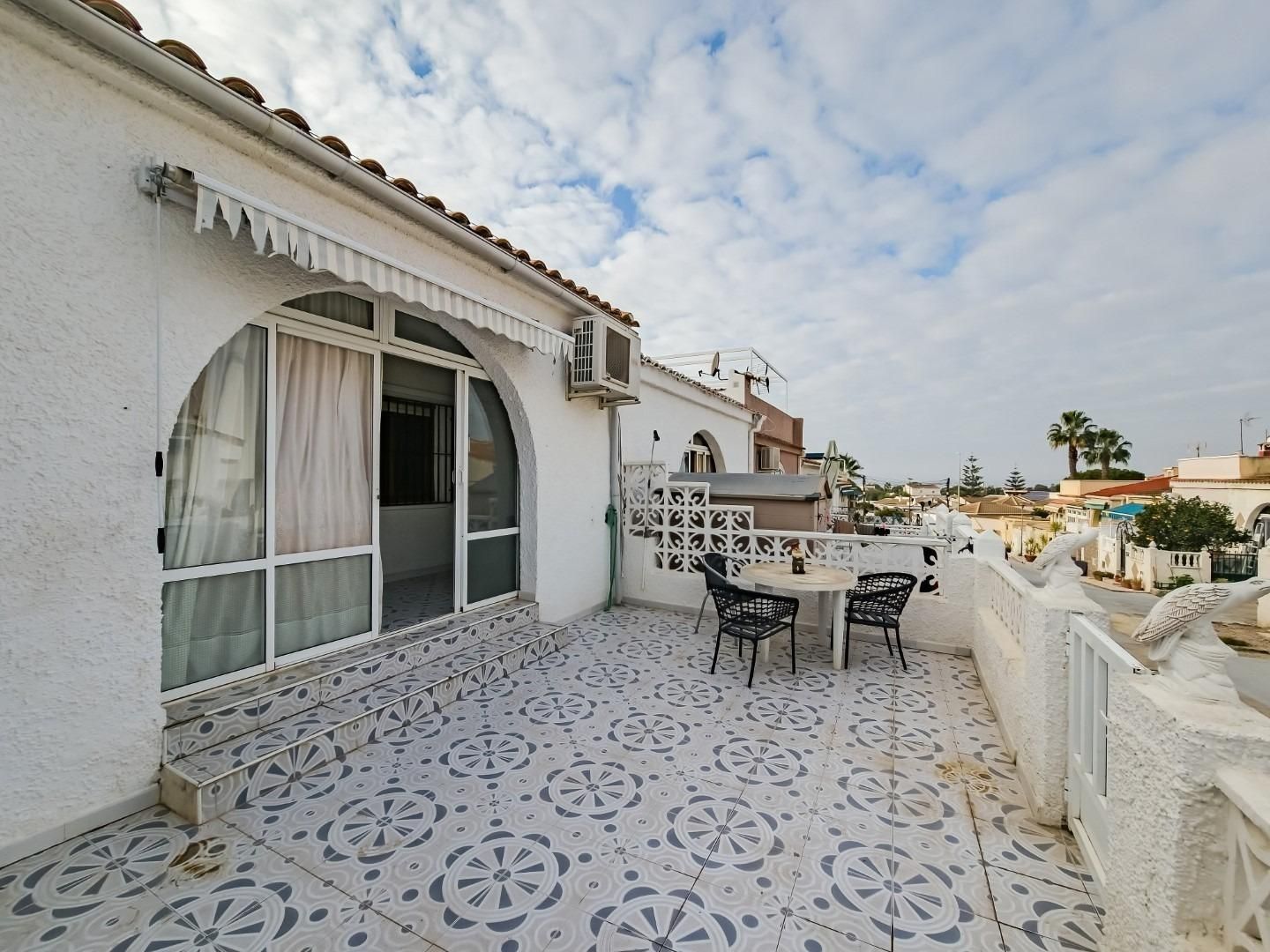 Terrace of House or chalet for sale in Torrevieja  with Air Conditioner, Heating and Private garden
