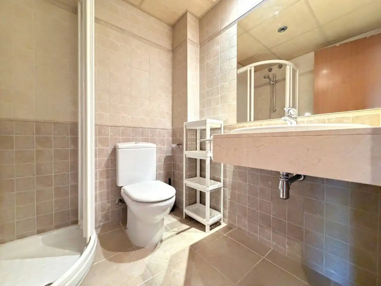 Badezimmer von Wohnungen zum Verkauf in Castell d'Aro, Platja d'Aro i s'Agaró mit Klimaanlage, Heizung und Terrasse