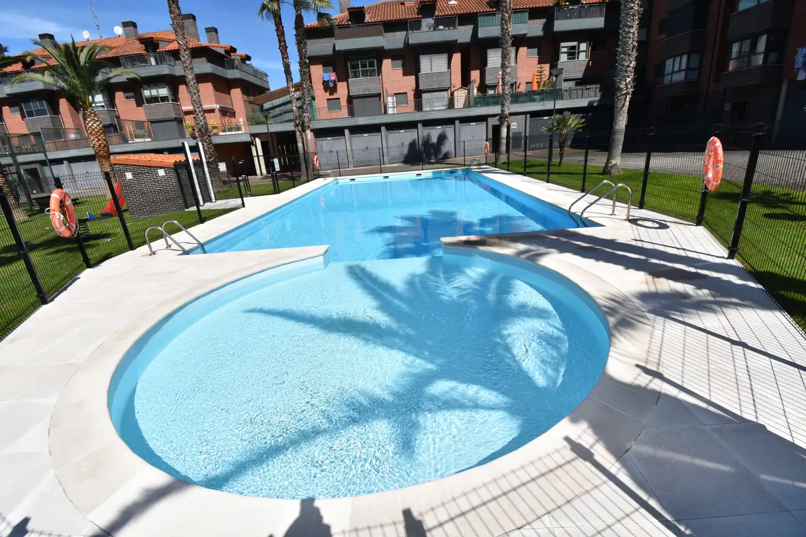 Piscina de Apartamento en venta en Val de San Vicente  con Calefacción, Parquet y Amueblado