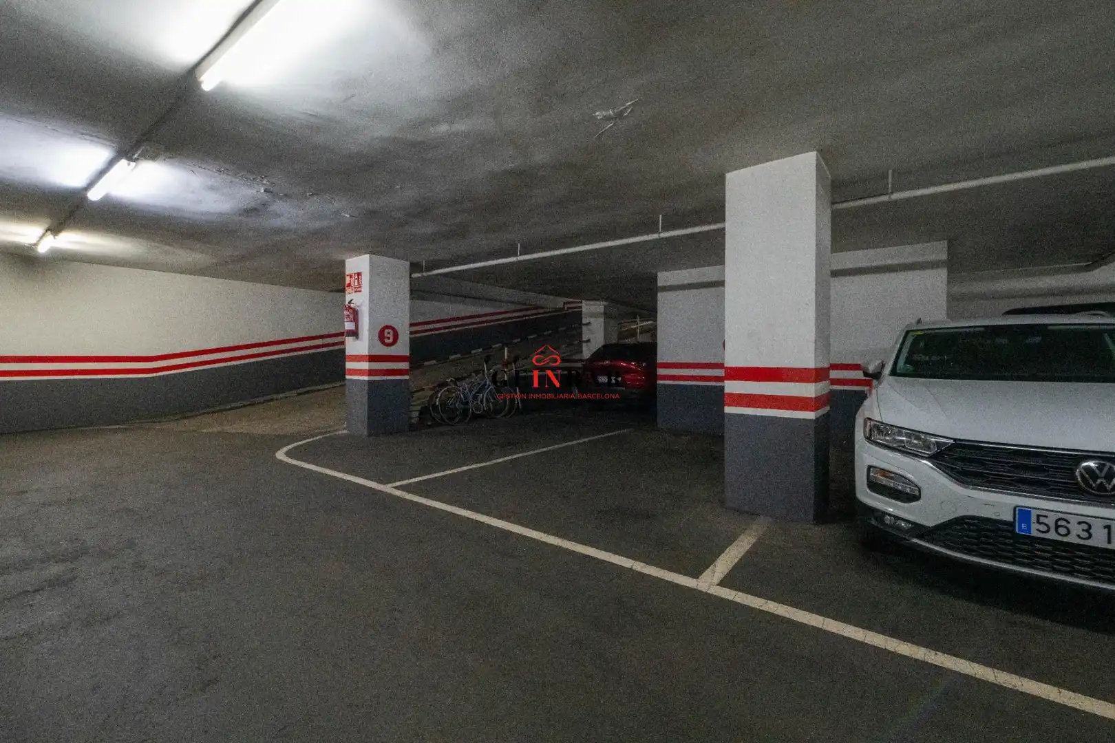 Parkplatz von Wohnung zum Verkauf in Barcelona mit Klimaanlage, Heizung und Privatgarten