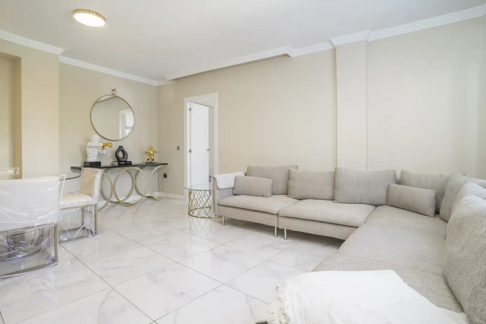 Sala de estar de Planta baja en venta en Marbella con Aire acondicionado, Terraza y Piscina