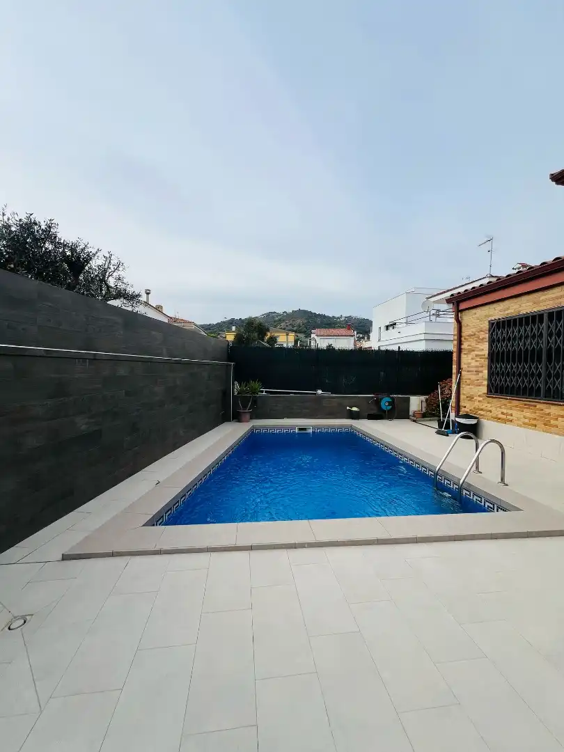 Piscina de Casa o xalet en venda en Pineda de Mar amb Aire condicionat, Calefacció i Jardí privat