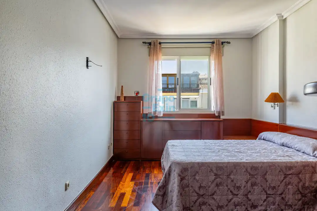 Habitación de Piso en venta en Donostia - San Sebastián  con Calefacción y Balcón