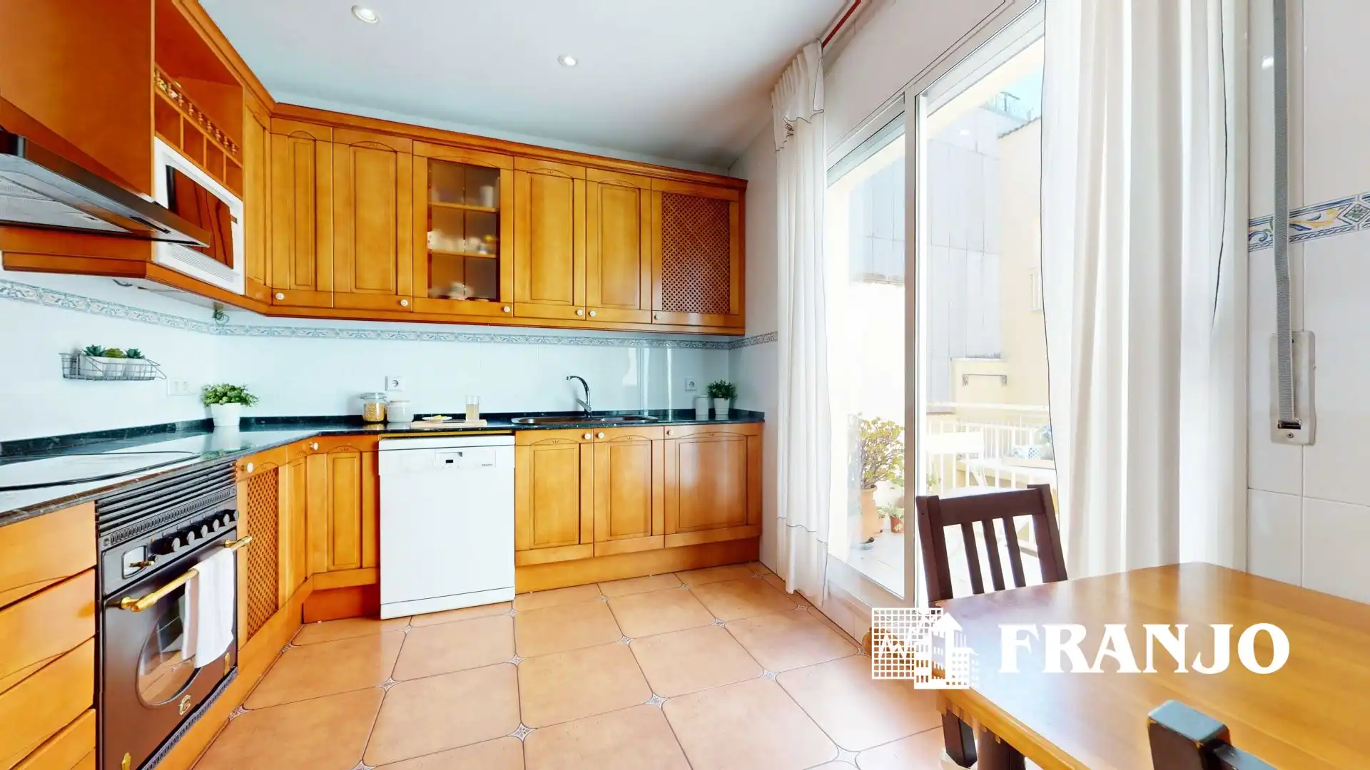 Cocina de Casa adosada en venta en Barberà del Vallès con Aire acondicionado, Calefacción y Terraza
