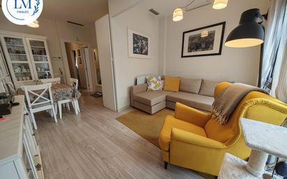 Living room of Flat for sale in Vilanova i la Geltrú  with Air Conditioner, Heating and Terrace