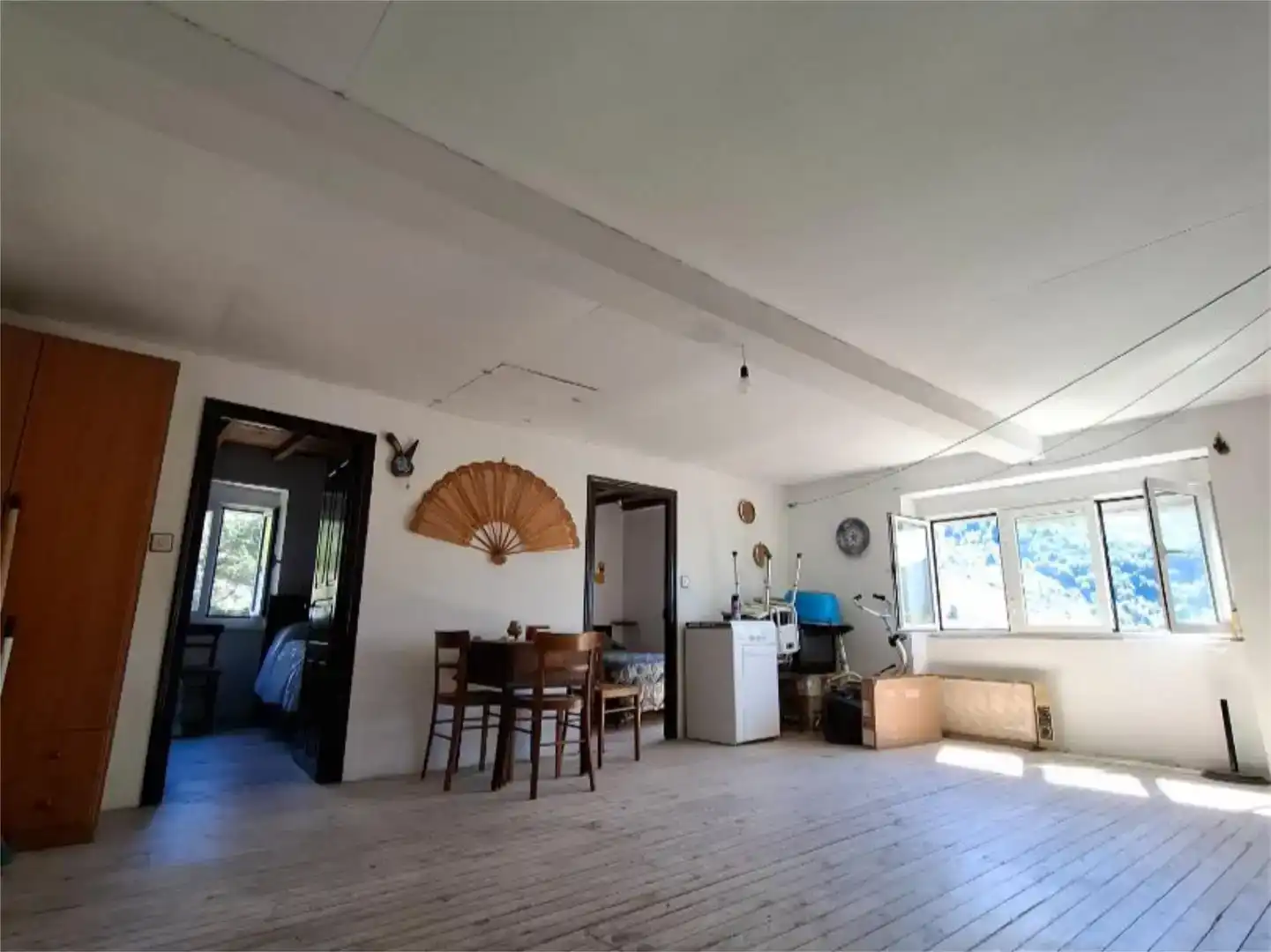 Sala d'estar de Finca rústica en venda en Illano amb Moblat