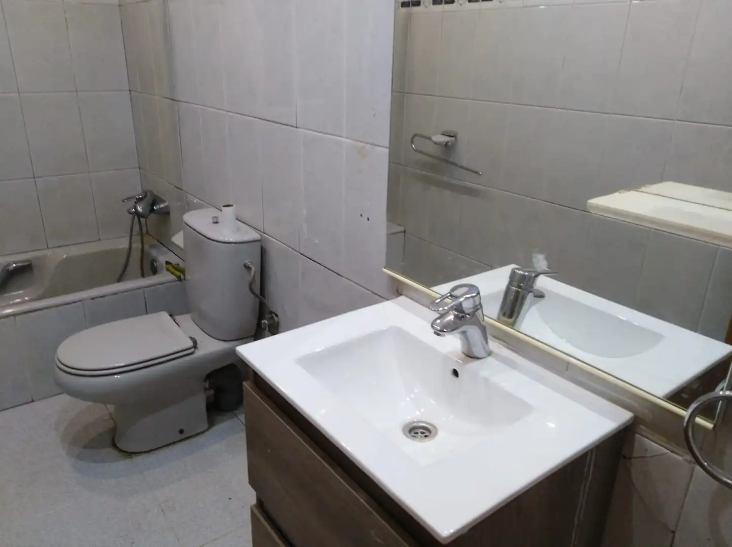 Baño de Piso en venta en Girona con Terraza y Amueblado