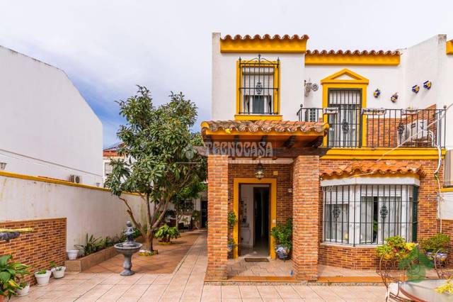Casa adosada en Venta en Caballero Bonald - San José Obrero - Guadalcacín
