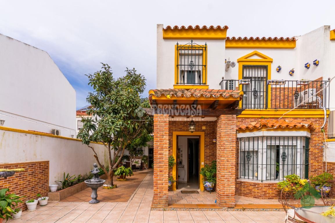 Casa adosada en venta en Caballero Bonald - San José Obrero - Guadalcacín