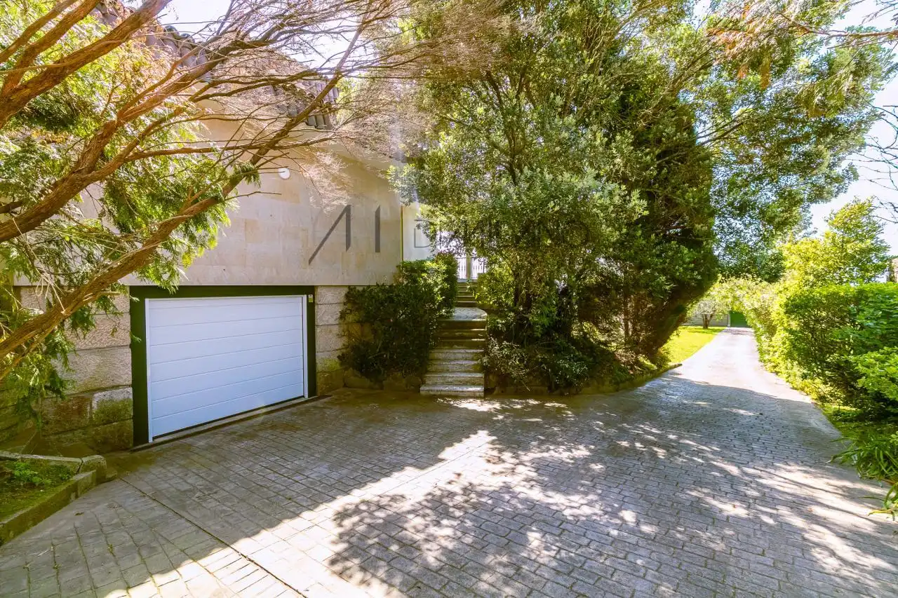 Vista exterior de Casa o chalet en venta en Vigo  con Calefacción, Jardín privado y Parquet