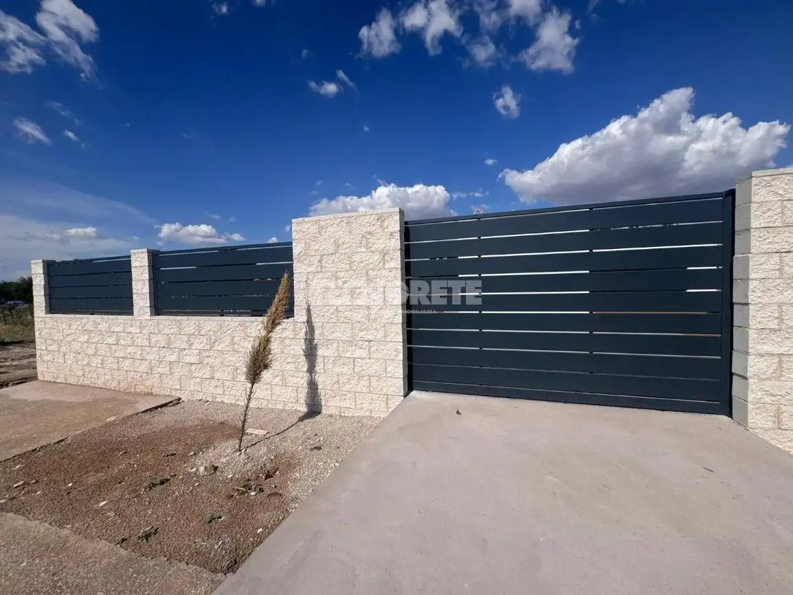 Houses for sale in Layos  with Air Conditioner and Heating