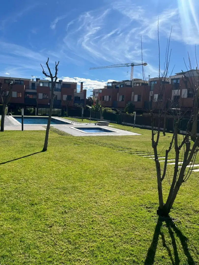 Piscina de Casa adosada en venda en Reus amb Calefacció i Jardí privat