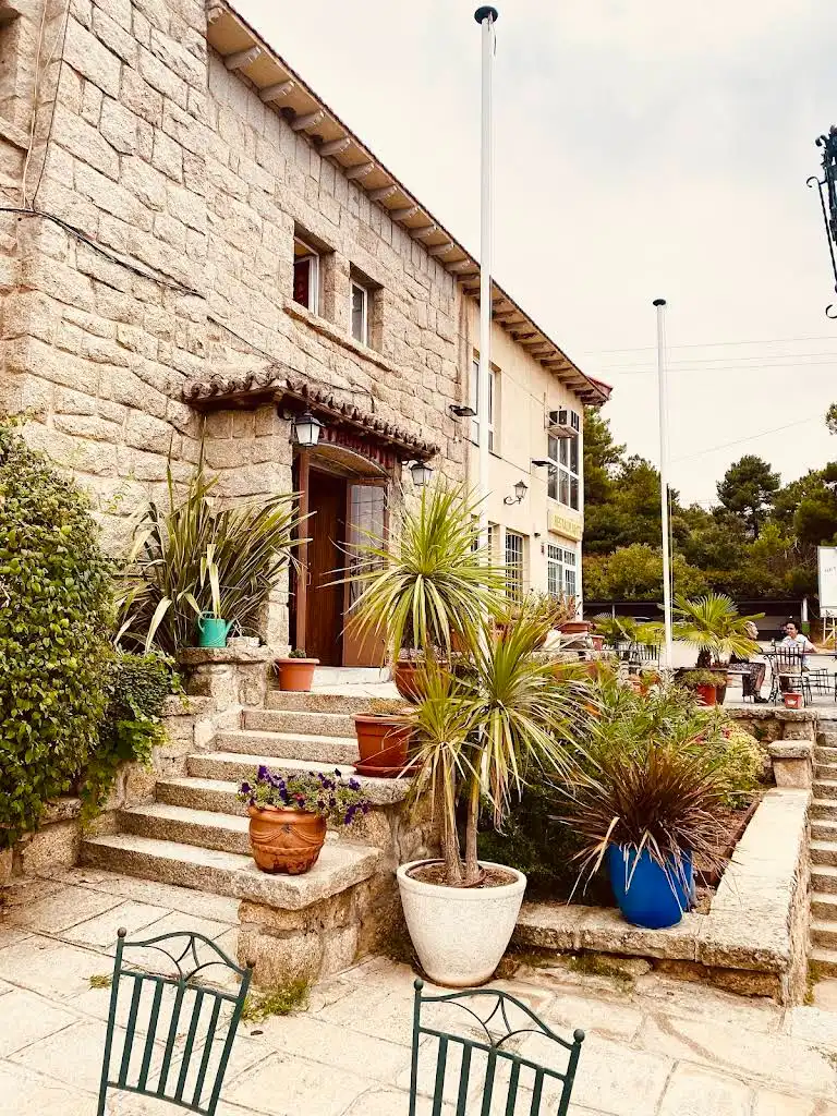 Außenansicht von Gebäude zum Verkauf in Guadarrama